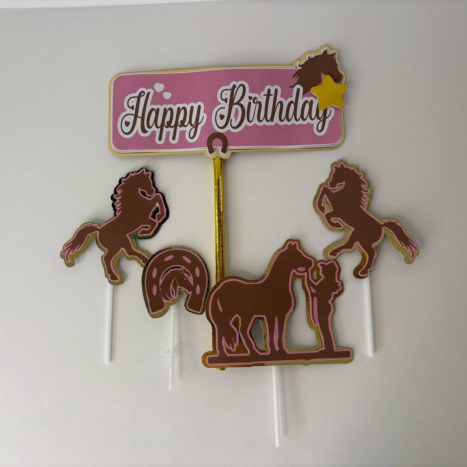 Horses topper cake, themed birthday parties, horse lovers and girls who are passionate about horses!
